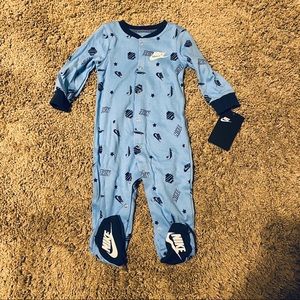 ❤️NWT! Boys Nike Onesie with Footies Size 9mo